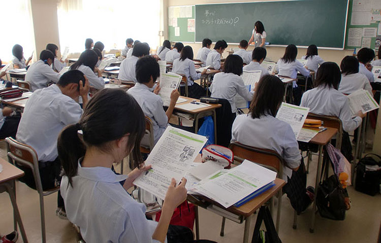 Pros and Cons of the educational system of Japan