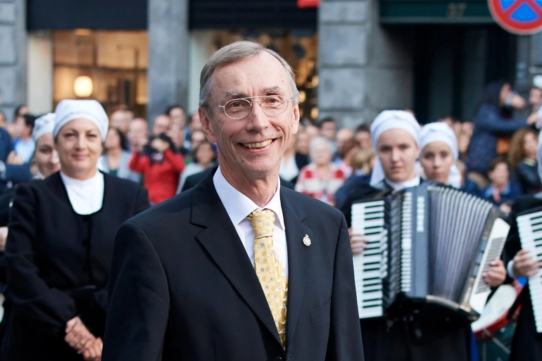 Pääbo receives the Nobel Prize in Physiology or Medicine.