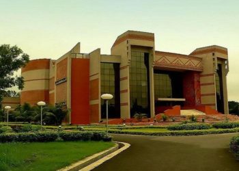 IIM Calcutta Teachers Concerned Over Institute Allowing Students to Stay on Campus IIM-cacutta-faculty-concerned-over-students-return-to-campus