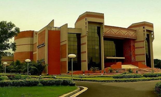 IIM Calcutta Teachers Concerned Over Institute Allowing Students to Stay on Campus IIM-cacutta-faculty-concerned-over-students-return-to-campus