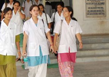 medical-students-in-district-hospitals