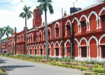 Aligarh Muslim University students demand reopening of hostel, offline classes Aligarh Muslim University students demand reopening of hostel, offline classes