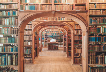 7 BOOKS THAT EVERY BUSINESS STUDENT SHOULD READ. 7 BOOKS THAT EVERY BUSINESS STUDENT SHOULD READ.