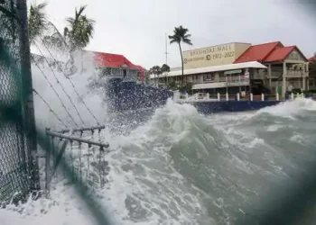Numerous Florida schools and colleges close before the arrival of Hurricane Ian. Hurricane Ian: Schools prepare for possible impact in Central Florida
