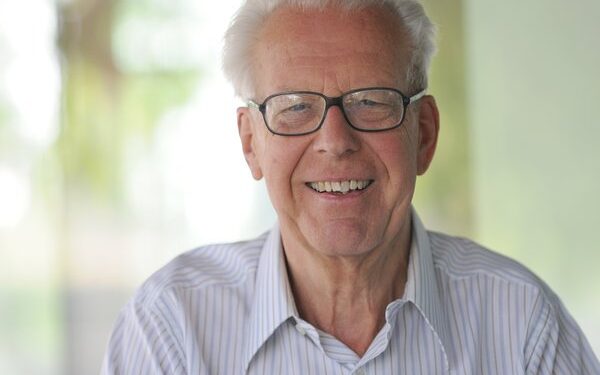 Maarten Schmidt died; the Caltech astronomer revolutionized our knowledge of the universe. Schmidt, a 92-year-old former Caltech professor, dies