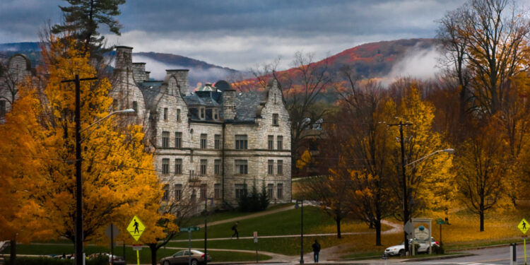 10 things to know before you choose a college things-to-know-before-you-choose-a-college-1-EducationDaily