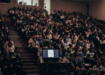 Study Abroad: 5 Common Mistakes every Foreign Student makes Study Abroad: 5 Common Mistakes every Foreign Student makes