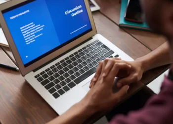 Distance and online learning trends Distance-and-online learning-trends-theeducationdaily