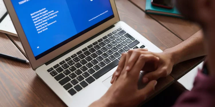 Distance and online learning trends Distance-and-online learning-trends-theeducationdaily