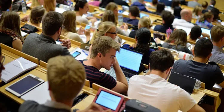 The Future of Education: How Technology is Revolutionizing the Classroom The Future of Education: How Technology is Revolutionizing the Classroom