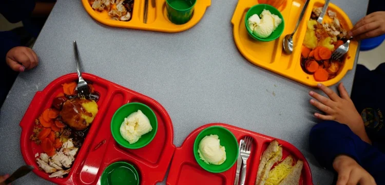 Starmer is facing strain in side to innate healthy meals at school in the England. Starmer-Under-Pressure-to-Commit-to-Universal-Free-School-Meals-in-England-theeucatinaily-lnn.webp