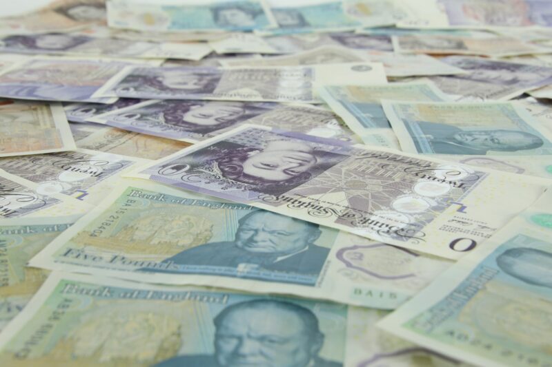 Oxford reports £455m fundraising year and £800m research income